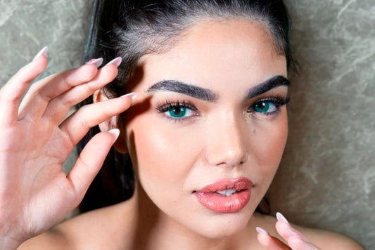 Lentilles de couleur verte - L'Emeraude la grâce précieuse du vert intense.