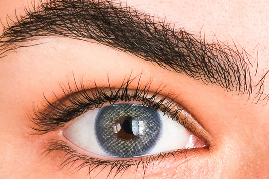 Lentille de couleur bleu gris intense, La Bleue intense