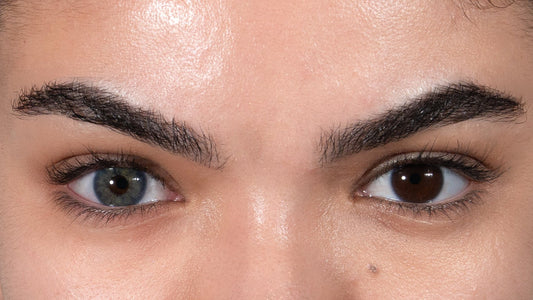 Lentille de couleur bleu gris intense, La Bleue intense