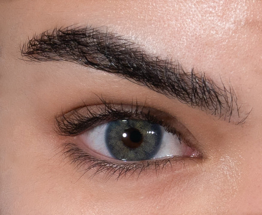 Lentille de couleur bleu gris intense, La Bleue intense