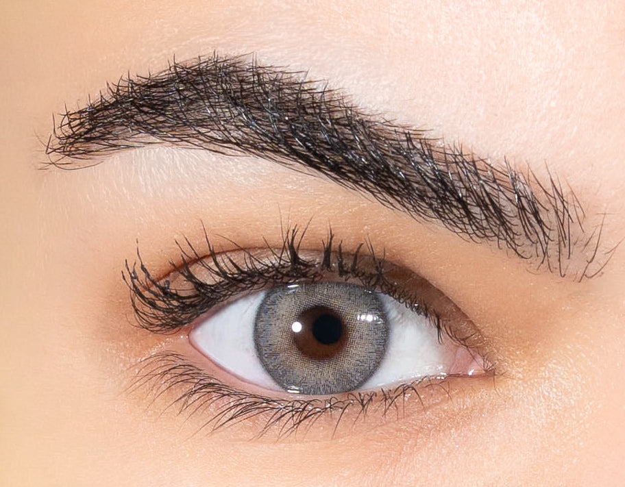 The Pearl. The rare radiance of a luminous gaze