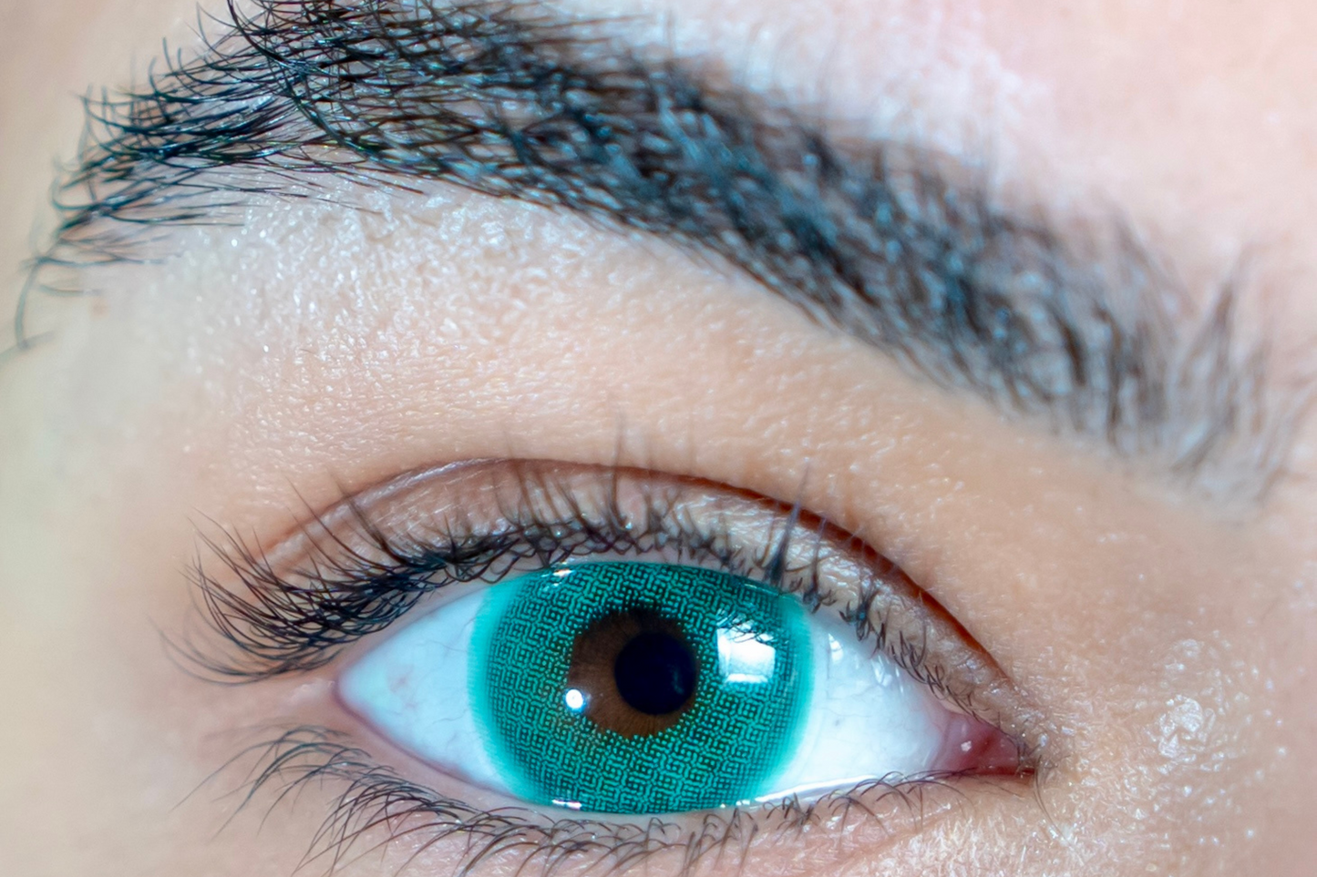 Lentilles de couleur verte - L'Emeraude la grâce précieuse du vert intense.